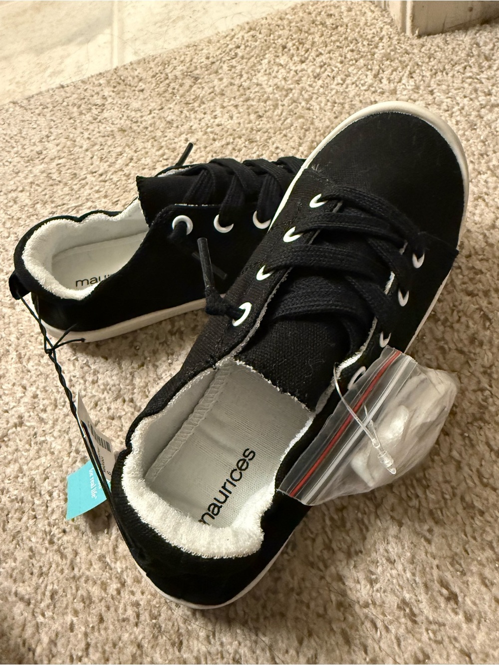 Women Black Slip-On Sneakers with Plush Lining